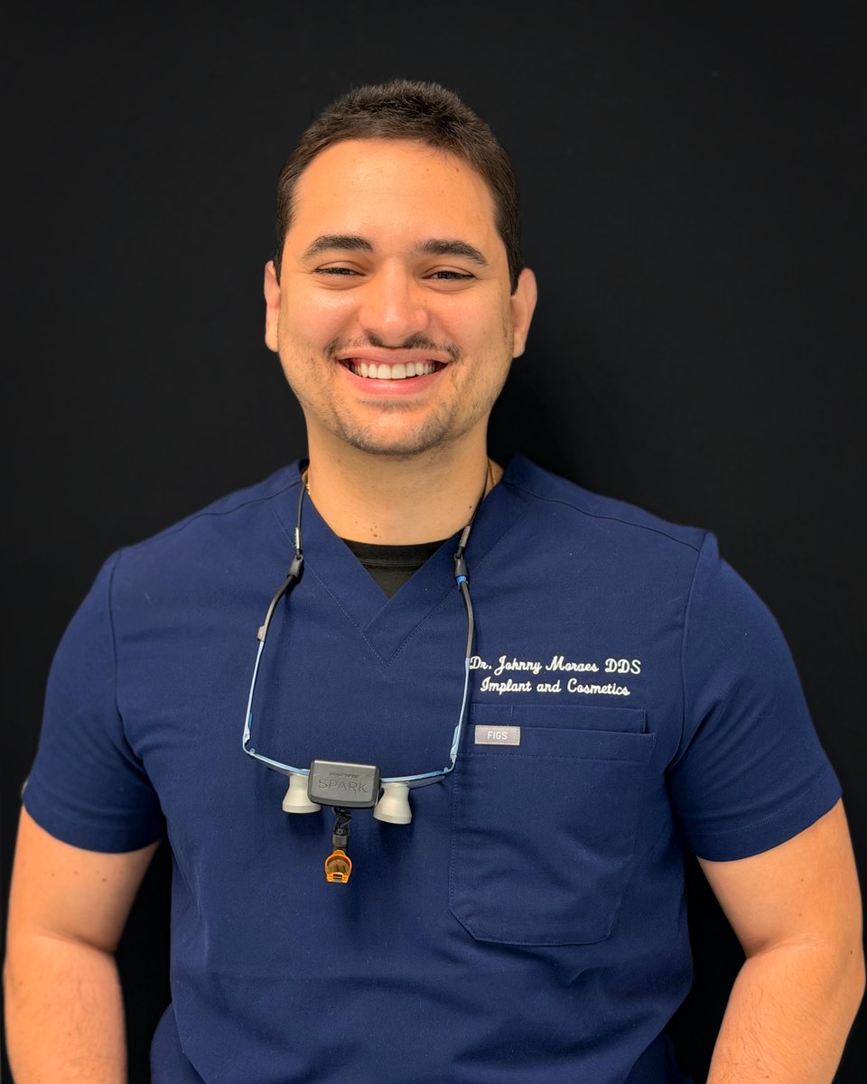 Dr. Johnny Moraes, DDS